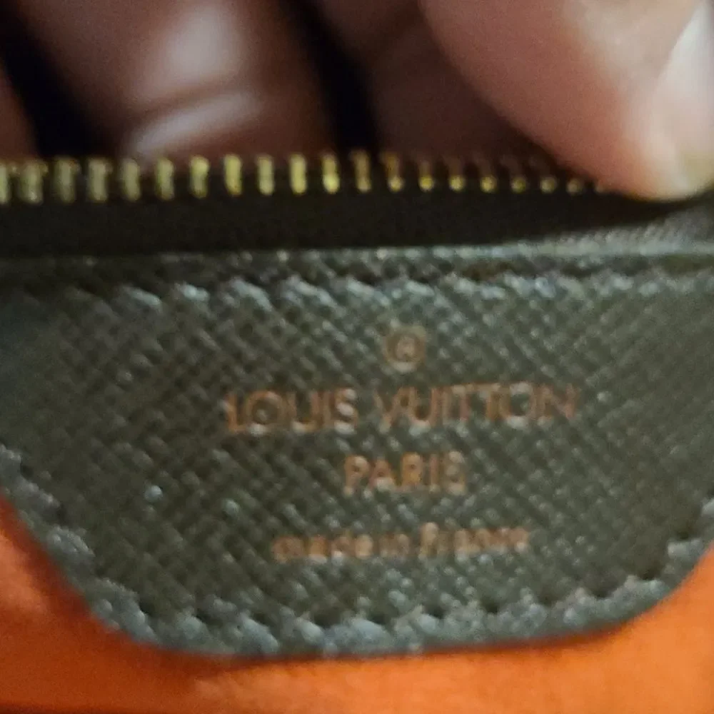 💯 Authentic Damier Louis Vuitton Brera 🍀